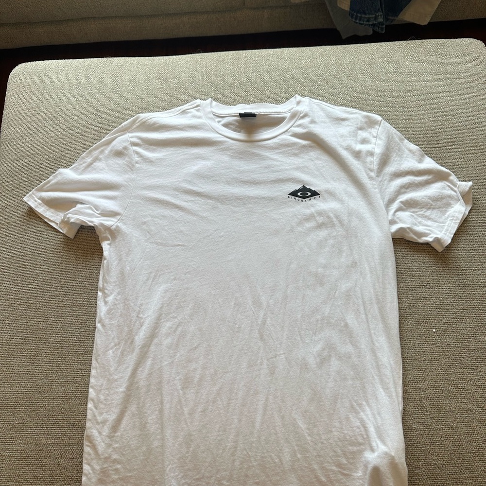 Oakley White Short Sleeve Tee Classic Crew Neck